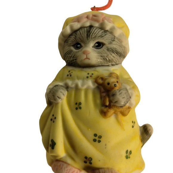 Kitty Cucumber Cat Ornament Yellow Nightgown Schmid Shackman Ceramic Figure 1985 - Picture 6 of 8